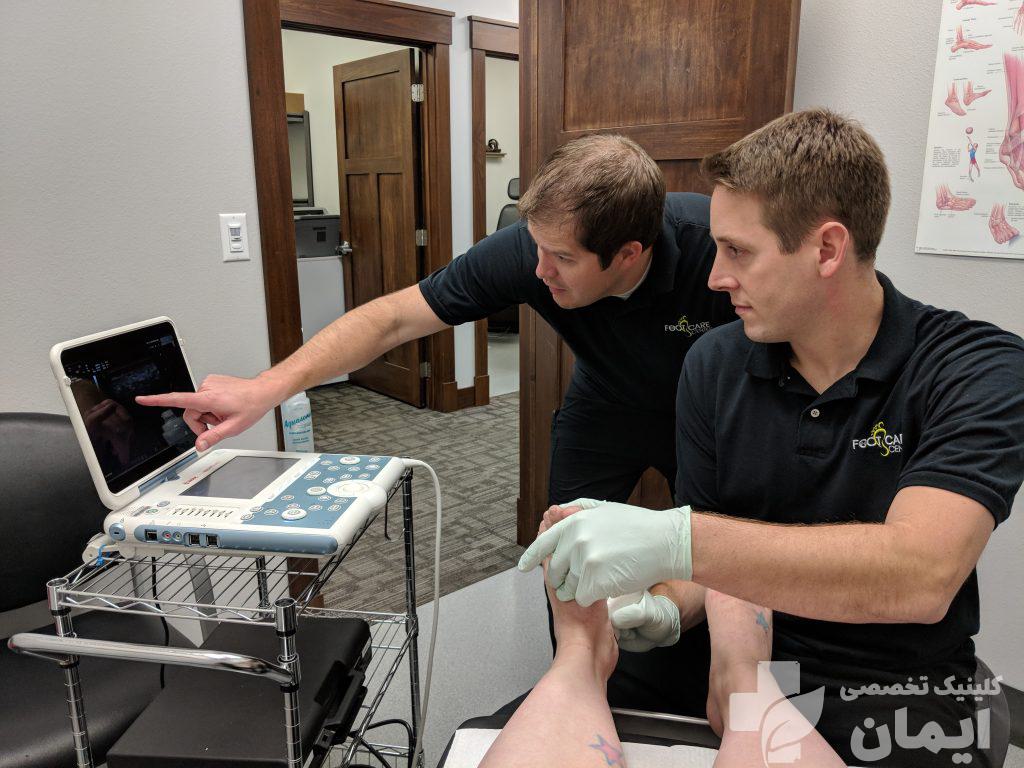 پزشکان متخصص در حال انجام تست نوار عصب پزشکان متخصص در حال انجام تست نوار عصب