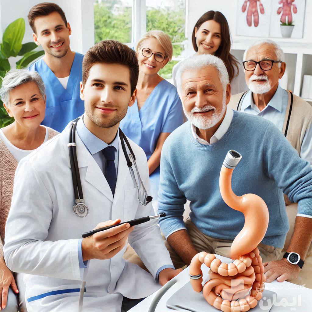 پزشک در حال مشاوره بیماران قبل از آندوسکوپی است پزشک در حال مشاوره بیماران قبل از آندوسکوپی است