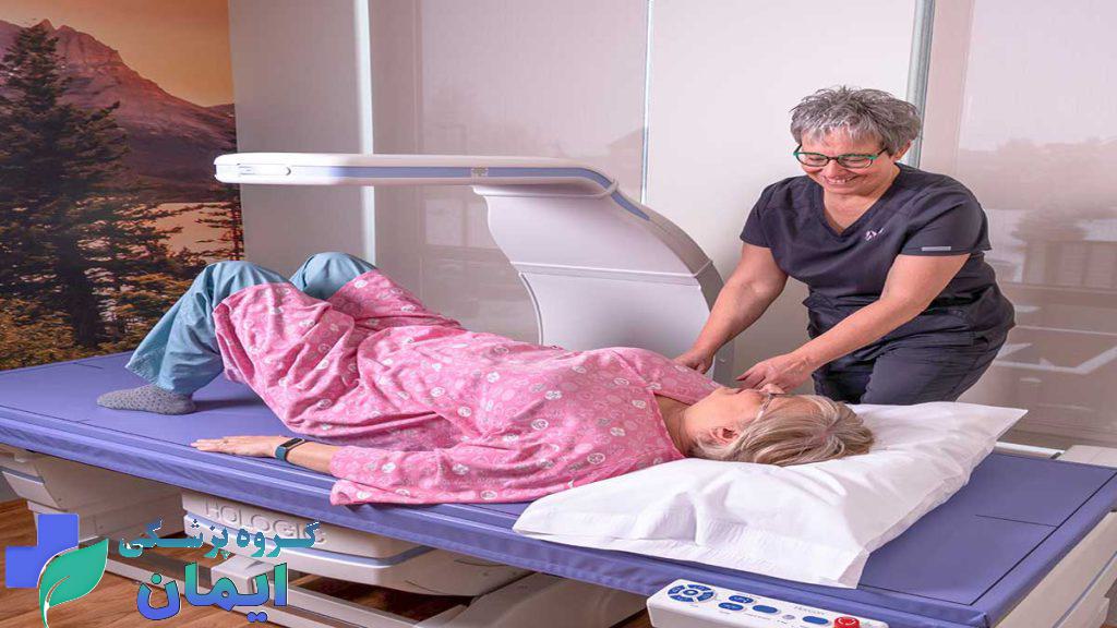 سنجش تراکم استخوان (BMD) به اندازهگیری میزان مواد معدنی استخوانها برای ارزیابی استحکام و سلامت استخوانها اشاره دارد و عمدتاً برای تشخیص بیماریهایی مانند پوکی استخوان استفاده میشود. سنجش تراکم استخوان(BMD) چیست ؟