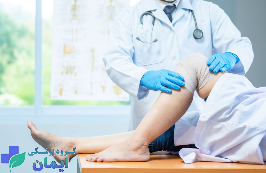 کلینیک زانو درد در غرب تهران در حال معالجه بیمار کلینیک زانو درد در غرب تهران در حال معالجه بیمار