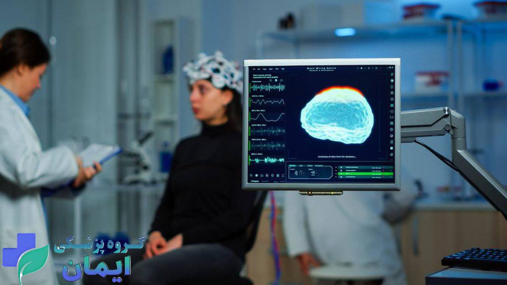 بیماری که بیماری کلیوی دارد و بعد از اسکن مغز برای مراقبت بیشتر به پزشک مراجعه نموده است بیماری که بیماری کلیوی دارد و بعد از اسکن مغز برای مراقبت بیشتر به پزشک مراجعه نموده است