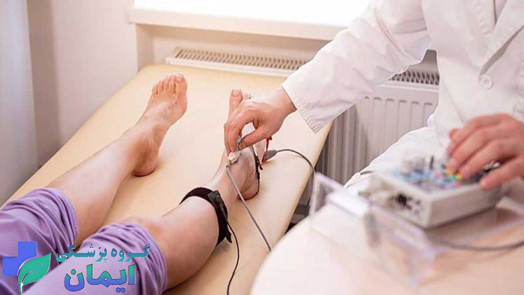 بیماری که برای درمان درد گرفتگی عضلات به متخصص مراجعه نموده است بیماری که برای درمان درد گرفتگی عضلات به متخصص مراجعه نموده است