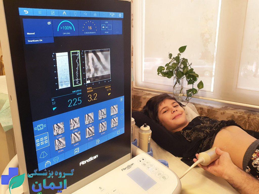 فیبرو اسکن کبد برای بیماری که از کبد چرب رنج می برد فیبرو اسکن کبد برای بیماری که از کبد چرب رنج می برد