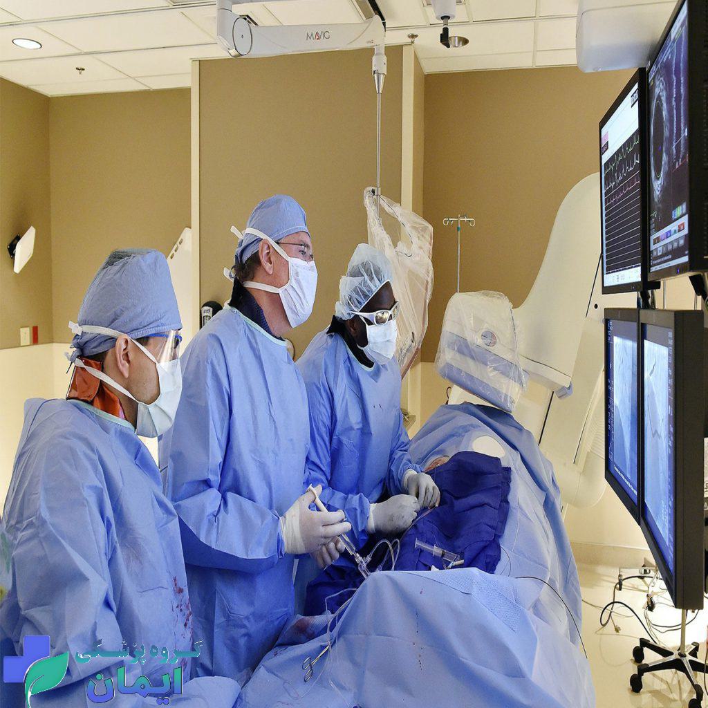 پزشکان متخصص در حال اسکن قلب هستند پزشکان متخصص در حال اسکن قلب هستند