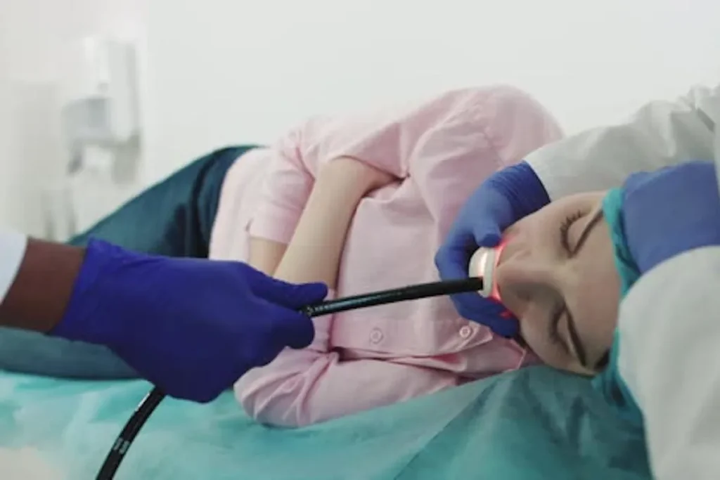 بیماری که آندوسکوپی معده به صورت خواب اور انجام می دهد بیماری که آندوسکوپی معده به صورت خواب اور انجام می دهد